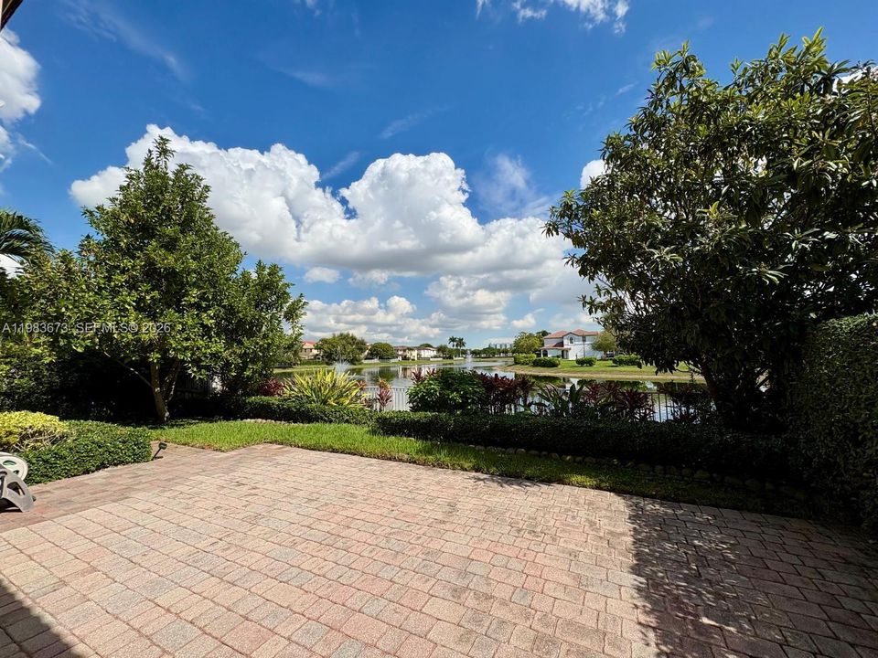 For Sale: $1,095,000 (5 beds, 4 baths, 3636 Square Feet)