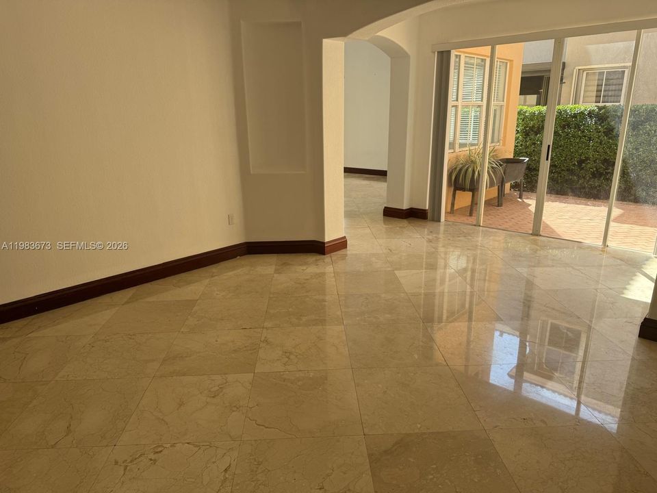 For Sale: $1,095,000 (5 beds, 4 baths, 3636 Square Feet)