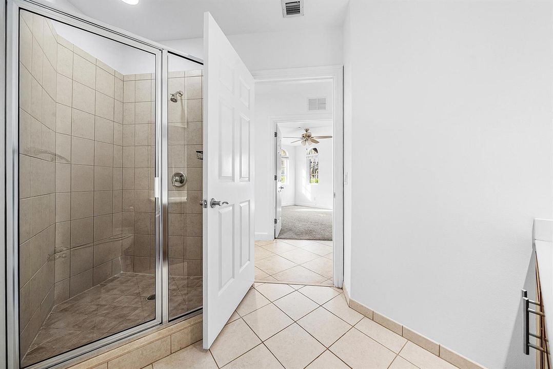 1st Floor Full Bathroom