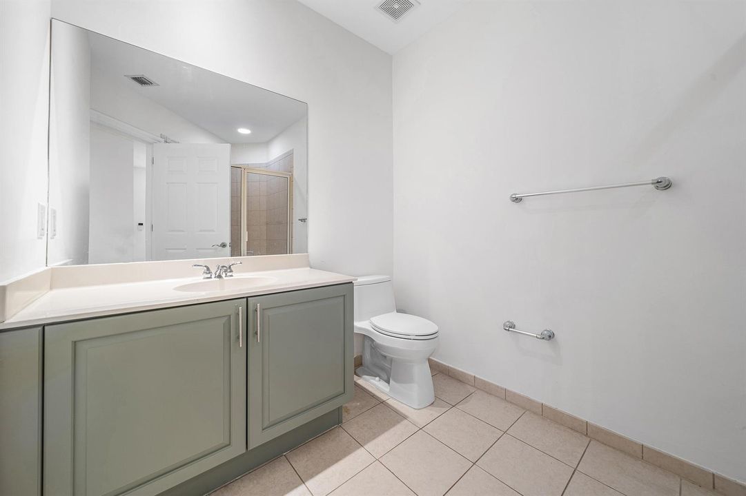 1st Floor Full Bathroom