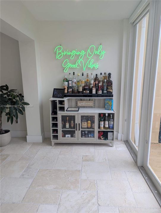 En Venta: $795,000 (3 camas, 2 baños, 1570 Pies cuadrados)