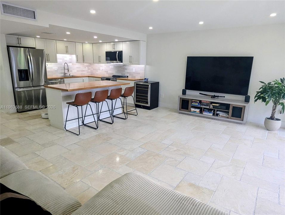 En Venta: $795,000 (3 camas, 2 baños, 1570 Pies cuadrados)