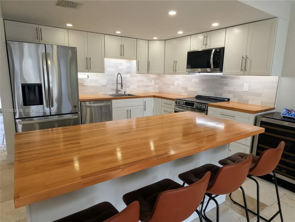 En Venta: $795,000 (3 camas, 2 baños, 1570 Pies cuadrados)