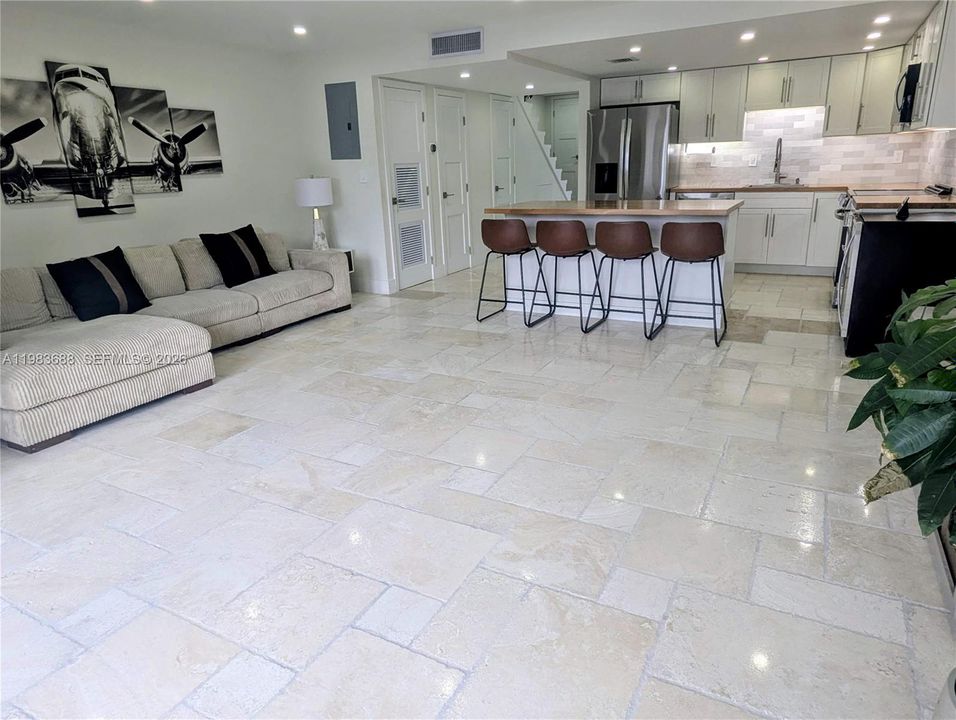 En Venta: $795,000 (3 camas, 2 baños, 1570 Pies cuadrados)
