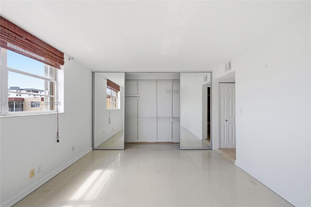 合同活跃: $165,999 (2 贝兹, 2 浴室, 840 平方英尺)