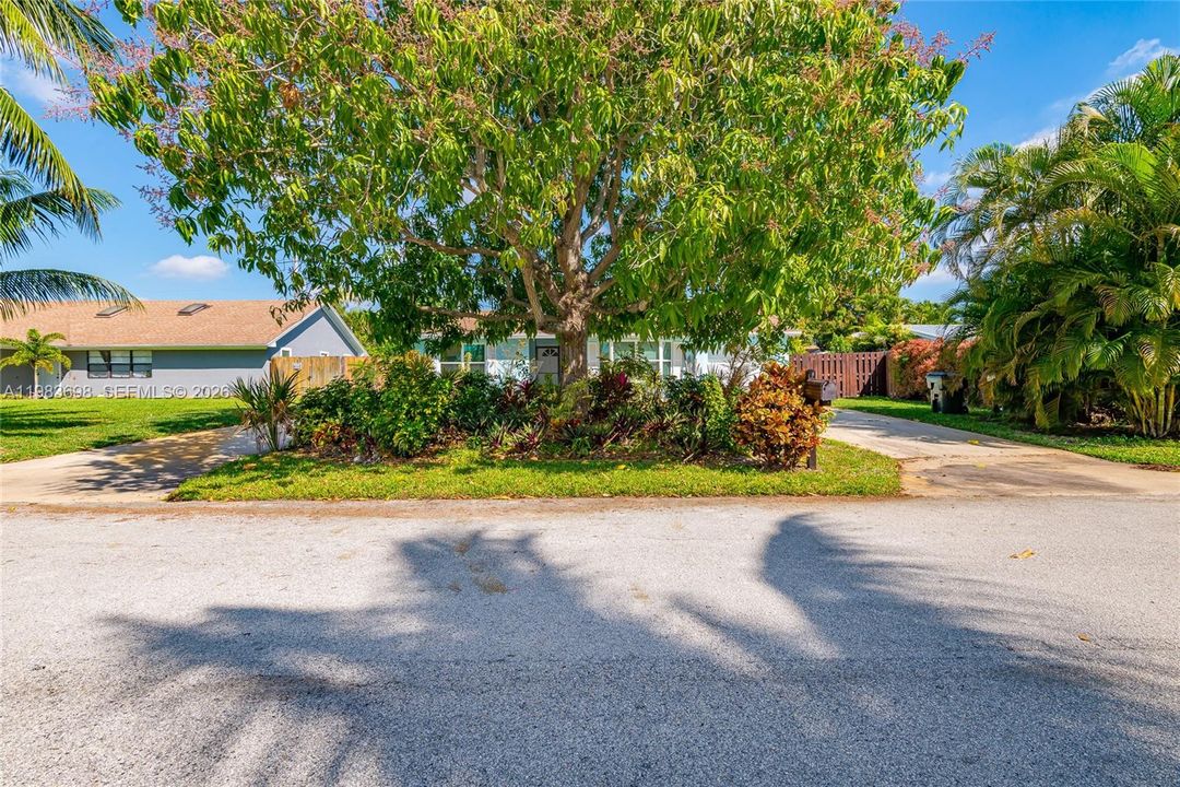 For Sale: $710,000 (3 beds, 2 baths, 1435 Square Feet)