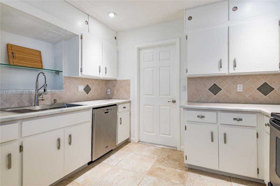 For Sale: $710,000 (3 beds, 2 baths, 1435 Square Feet)