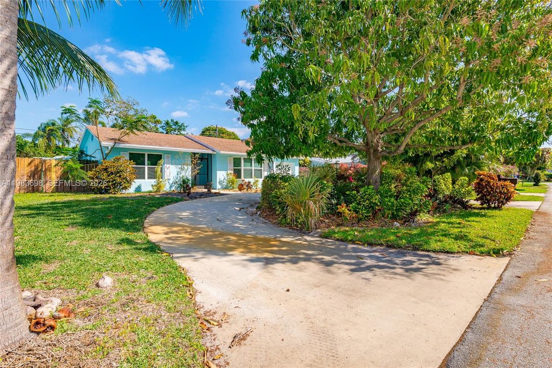 For Sale: $710,000 (3 beds, 2 baths, 1435 Square Feet)