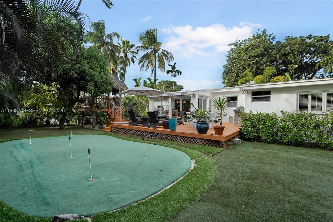 Recently Sold: $3,400,000 (3 beds, 2 baths, 1304 Square Feet)