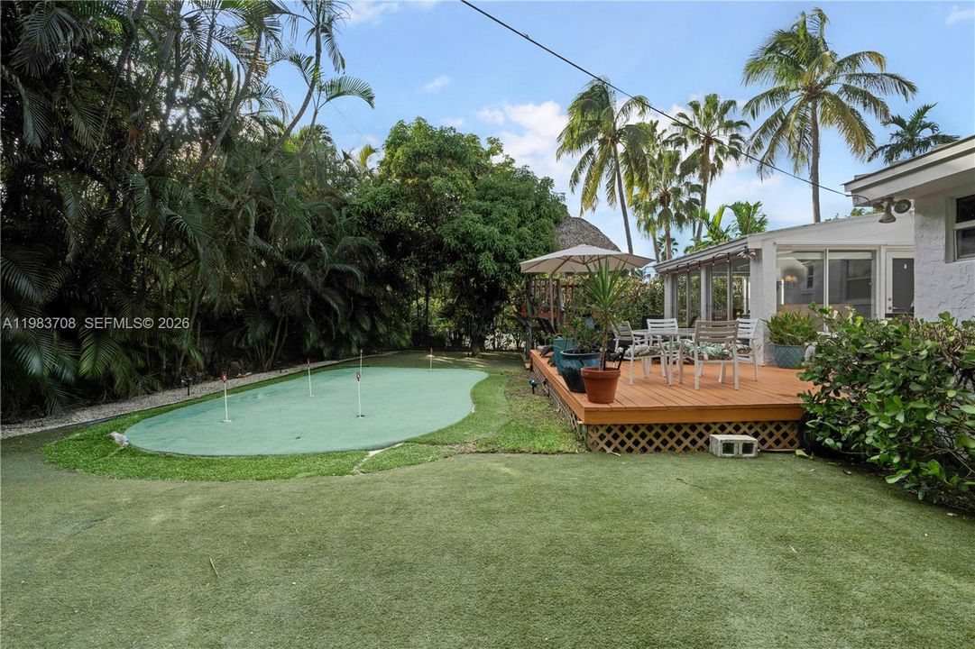 Recently Sold: $3,400,000 (3 beds, 2 baths, 1304 Square Feet)
