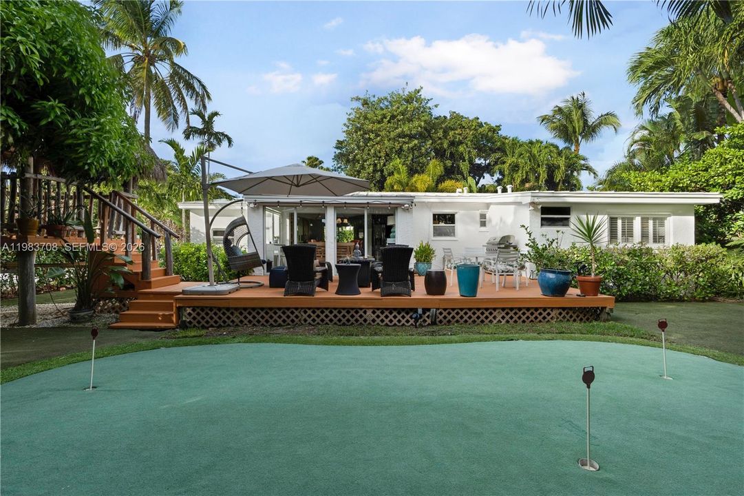 Recently Sold: $3,400,000 (3 beds, 2 baths, 1304 Square Feet)