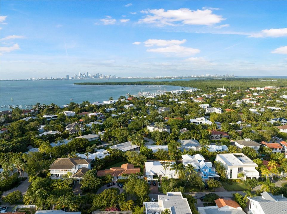 Recently Sold: $3,400,000 (3 beds, 2 baths, 1304 Square Feet)