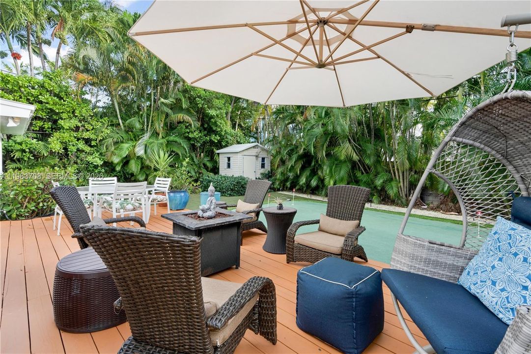 Recently Sold: $3,400,000 (3 beds, 2 baths, 1304 Square Feet)