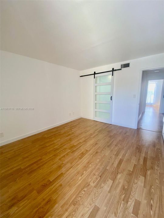 На продажу: $275,500 (2 спален, 2 ванн, 1040 Квадратных фут)
