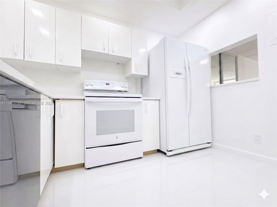 На продажу: $108,000 (2 спален, 2 ванн, 850 Квадратных фут)