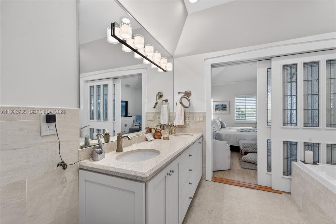 待售: $2,295,000 (2 贝兹, 2 浴室, 1752 平方英尺)