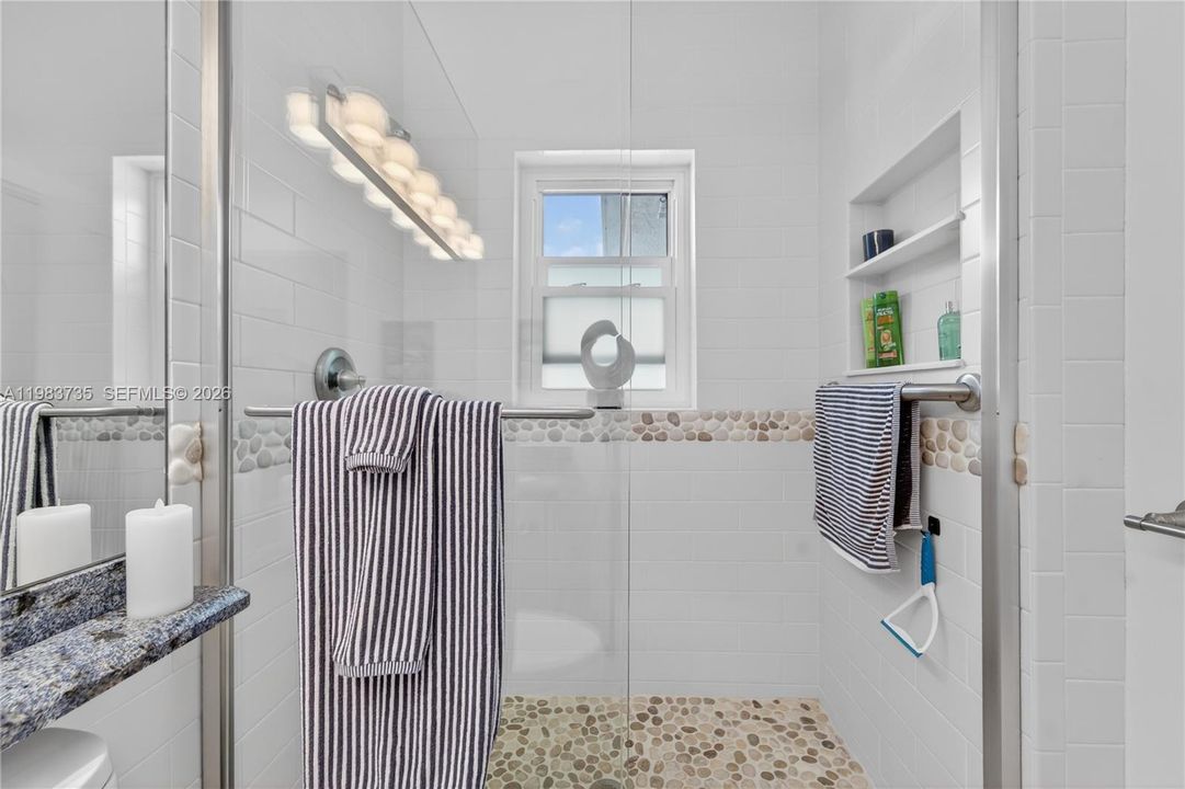 待售: $2,295,000 (2 贝兹, 2 浴室, 1752 平方英尺)