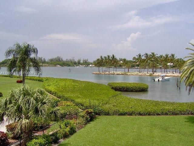 待售: $2,295,000 (2 贝兹, 2 浴室, 1752 平方英尺)