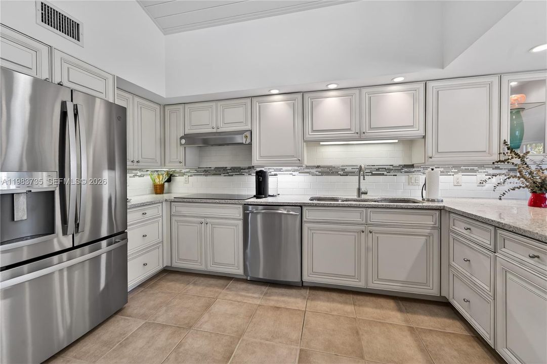 待售: $2,295,000 (2 贝兹, 2 浴室, 1752 平方英尺)