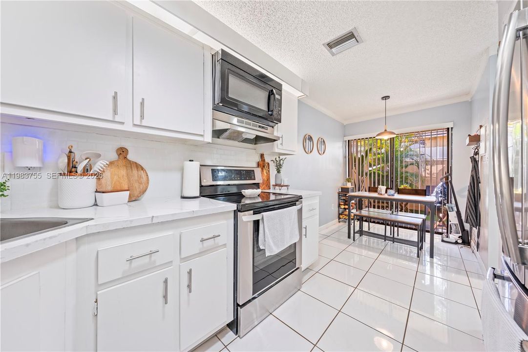 Active With Contract: $240,000 (2 beds, 2 baths, 1122 Square Feet)