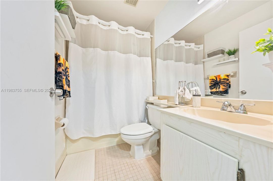 Active With Contract: $240,000 (2 beds, 2 baths, 1122 Square Feet)