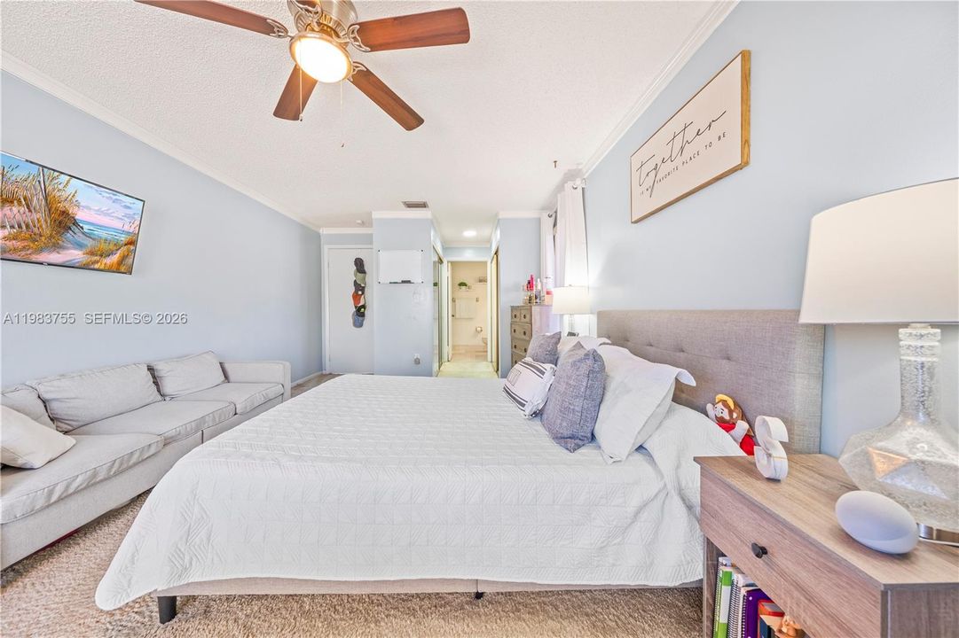 Active With Contract: $240,000 (2 beds, 2 baths, 1122 Square Feet)