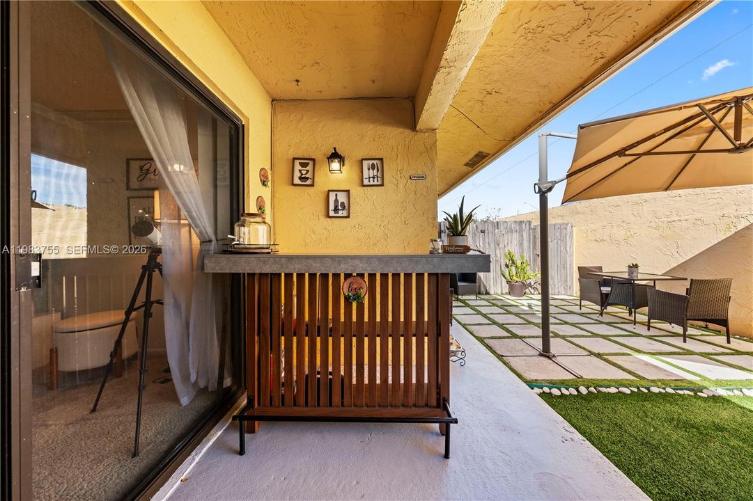 Active With Contract: $240,000 (2 beds, 2 baths, 1122 Square Feet)