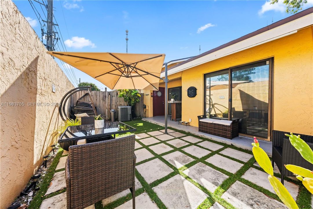Active With Contract: $240,000 (2 beds, 2 baths, 1122 Square Feet)
