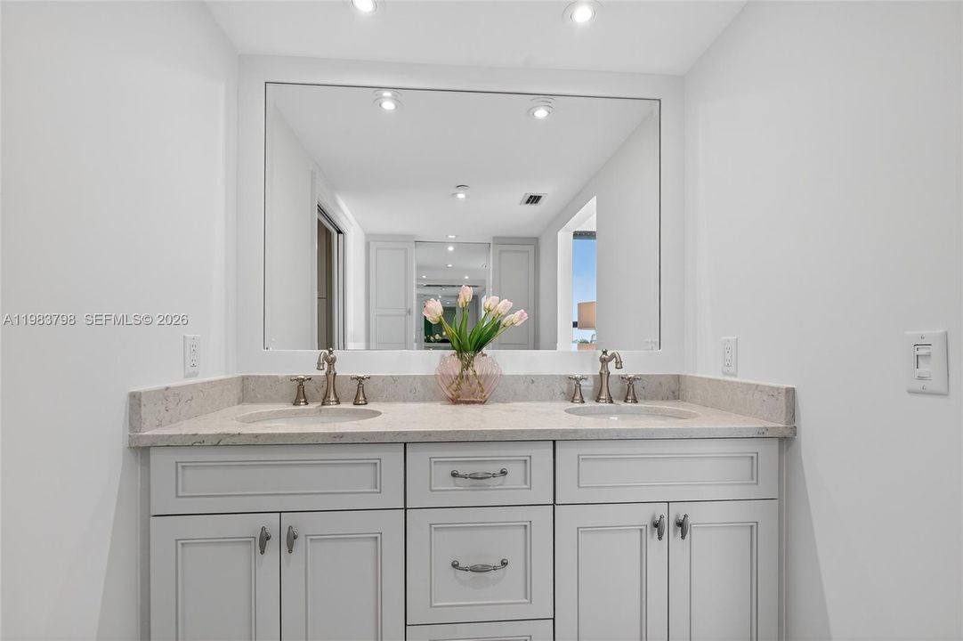 En Venta: $2,695,000 (2 camas, 2 baños, 2010 Pies cuadrados)