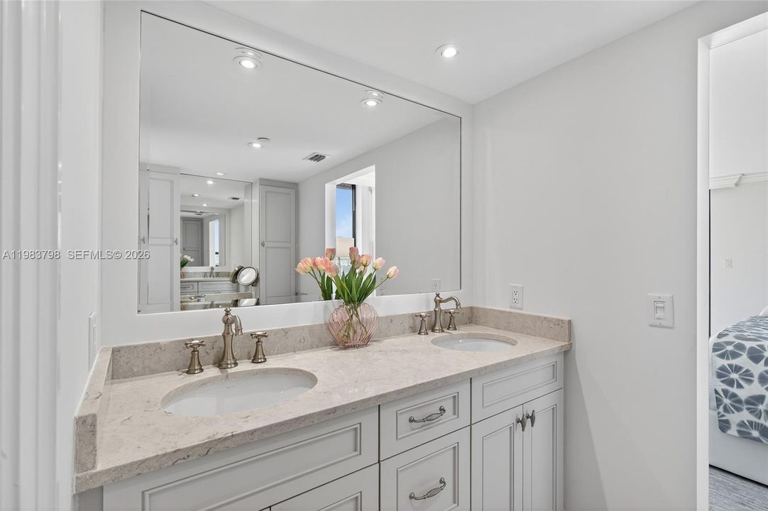 En Venta: $2,695,000 (2 camas, 2 baños, 2010 Pies cuadrados)