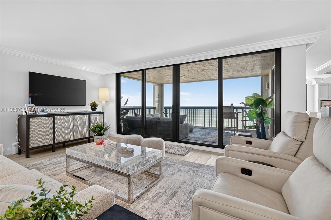 En Venta: $2,695,000 (2 camas, 2 baños, 2010 Pies cuadrados)