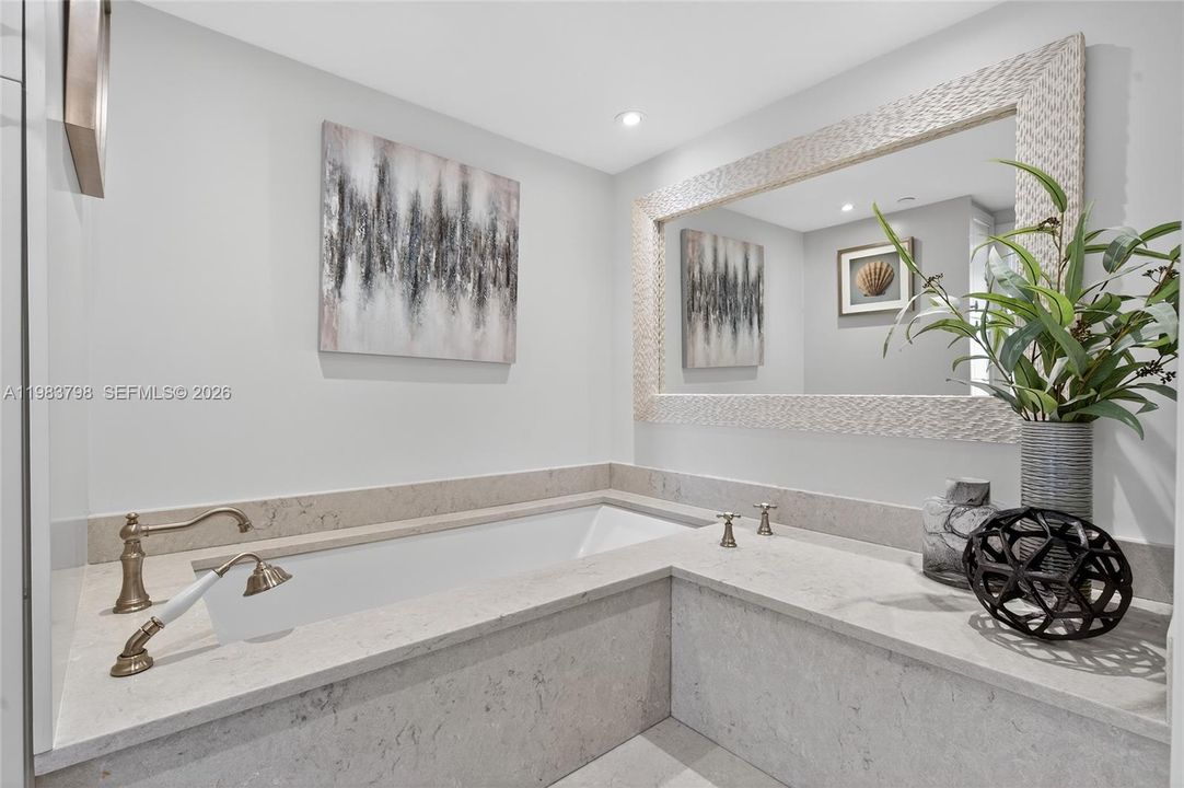 En Venta: $2,695,000 (2 camas, 2 baños, 2010 Pies cuadrados)