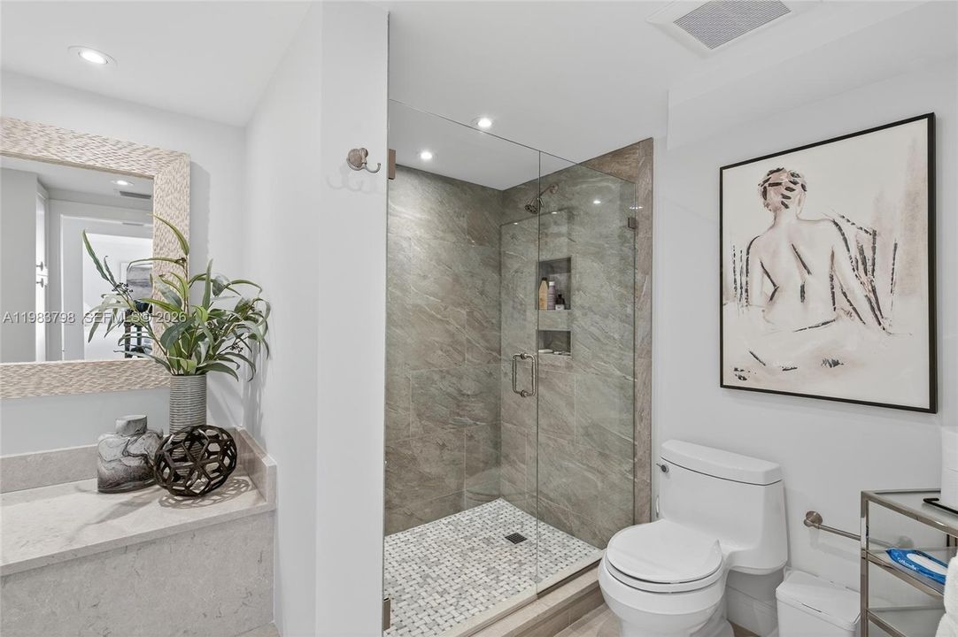 En Venta: $2,695,000 (2 camas, 2 baños, 2010 Pies cuadrados)