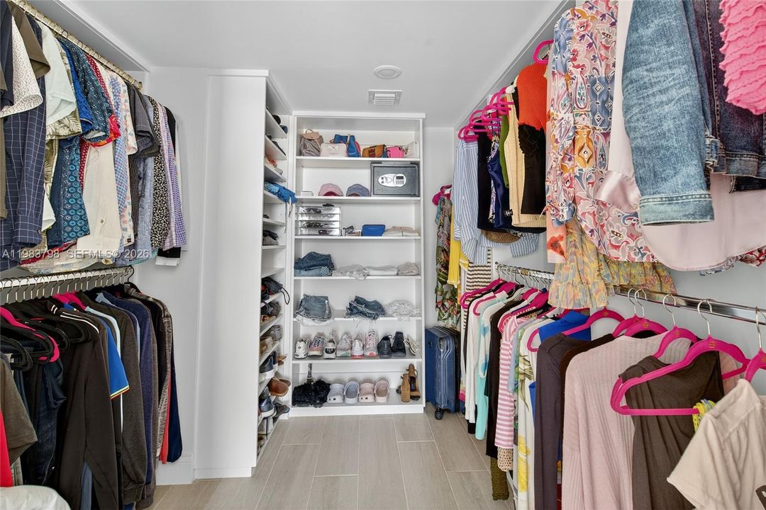 En Venta: $2,695,000 (2 camas, 2 baños, 2010 Pies cuadrados)