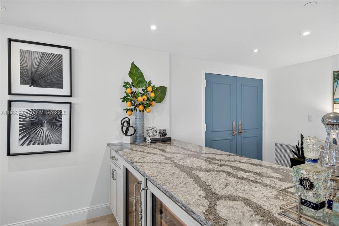 En Venta: $2,695,000 (2 camas, 2 baños, 2010 Pies cuadrados)