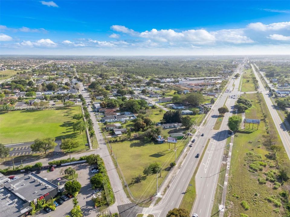 На продажу: $4,500,000 (0.96 acres)