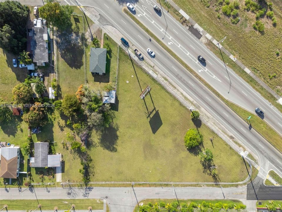 На продажу: $4,500,000 (0.96 acres)
