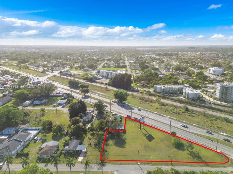 На продажу: $4,500,000 (0.96 acres)