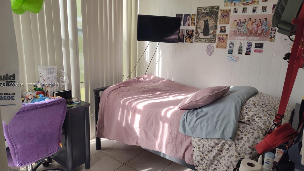 For Sale: $215,000 (1 beds, 1 baths, 620 Square Feet)