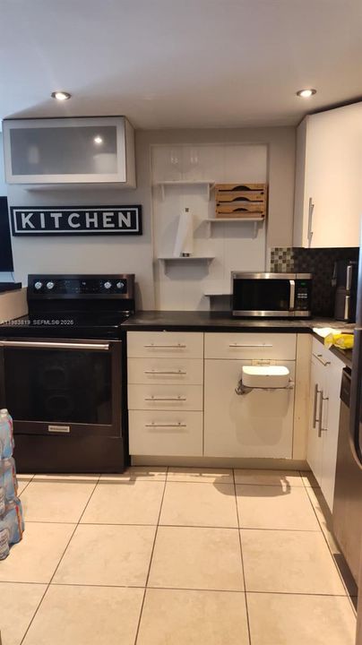 For Sale: $215,000 (1 beds, 1 baths, 620 Square Feet)