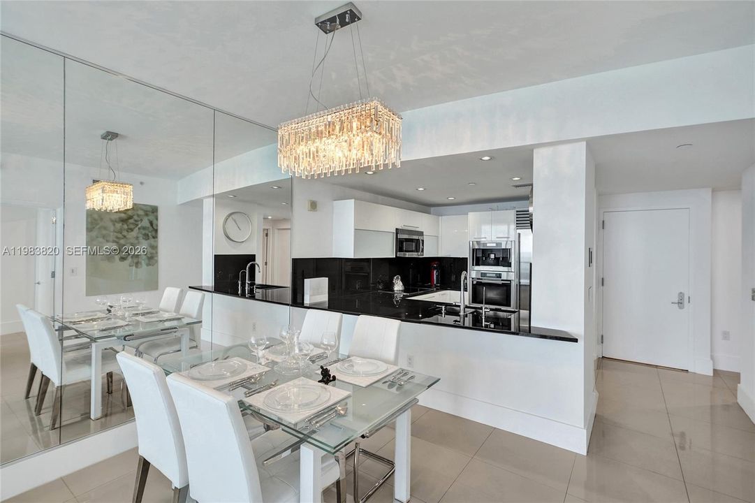 For Sale: $1,170,000 (1 beds, 1 baths, 858 Square Feet)