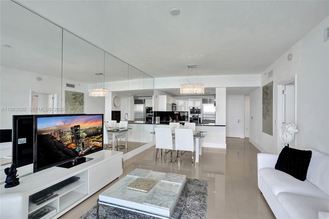 For Sale: $1,170,000 (1 beds, 1 baths, 858 Square Feet)