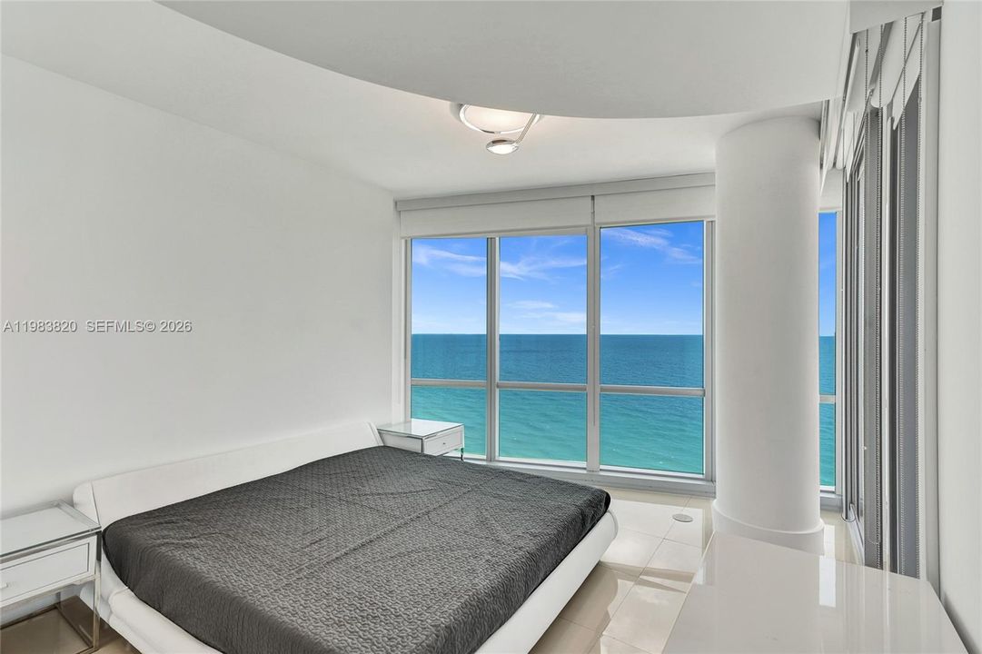 For Sale: $1,170,000 (1 beds, 1 baths, 858 Square Feet)