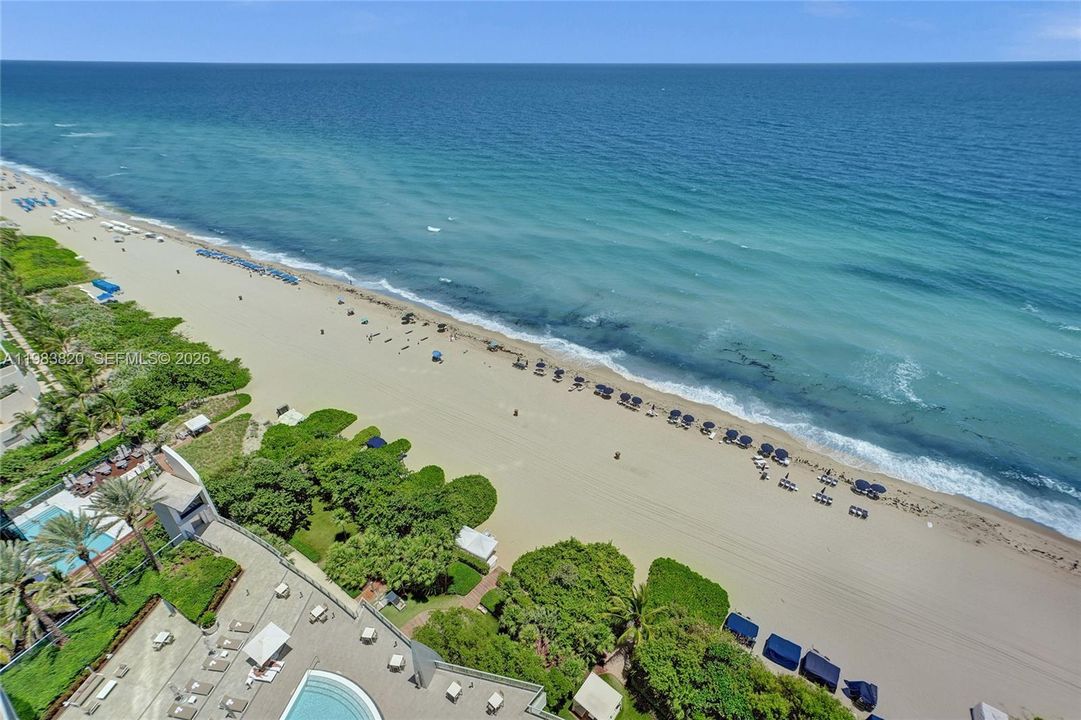 For Sale: $1,170,000 (1 beds, 1 baths, 858 Square Feet)