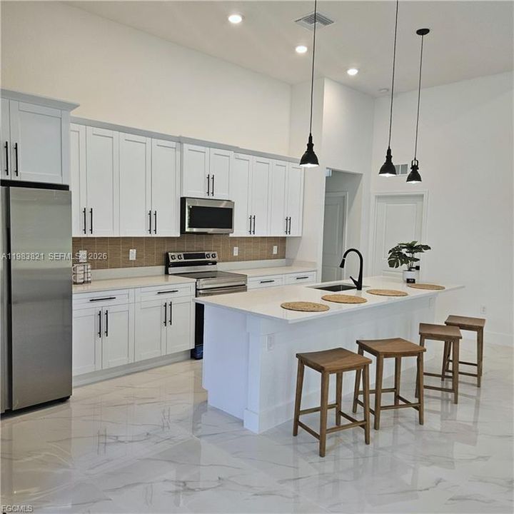 Vendido Recientemente: $385,000 (4 camas, 2 baños, 1771 Pies cuadrados)