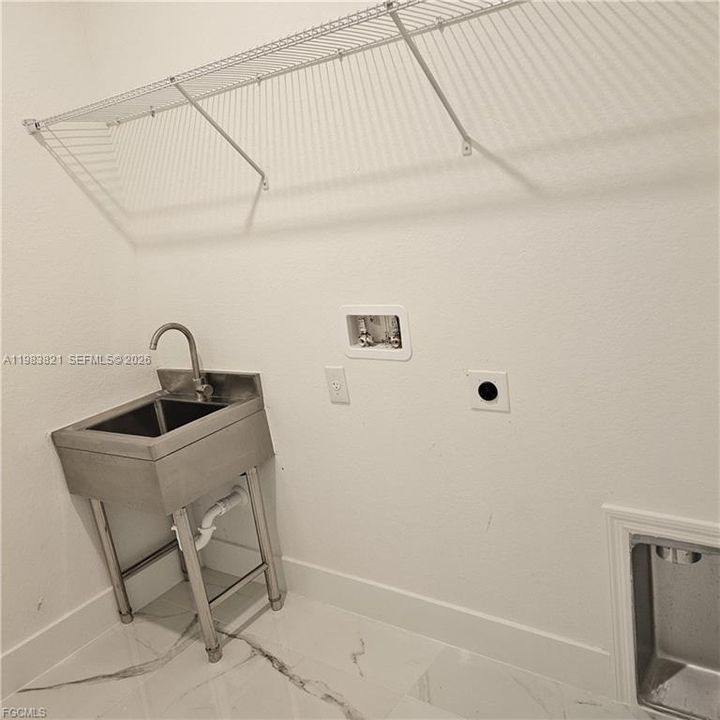 Vendido Recientemente: $385,000 (4 camas, 2 baños, 1771 Pies cuadrados)