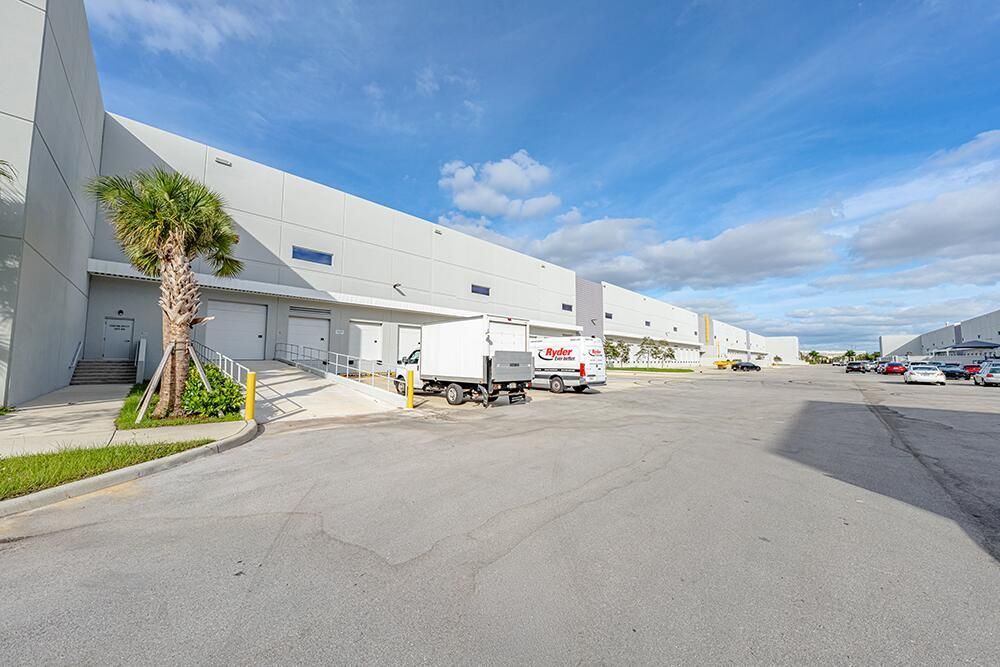 Exterior_12000NW39St_CS_23