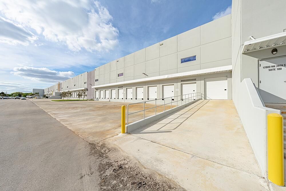 Exterior_12000NW39St_CS_36