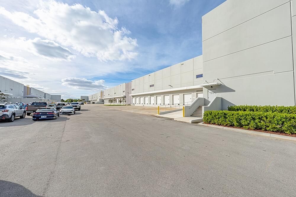 Exterior_12000NW39St_CS_37