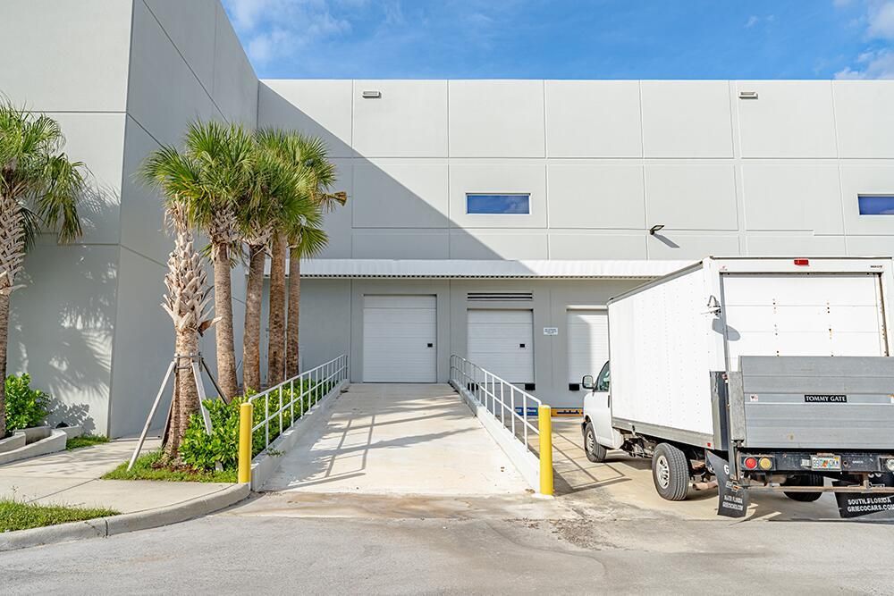 Exterior_12000NW39St_CS_24